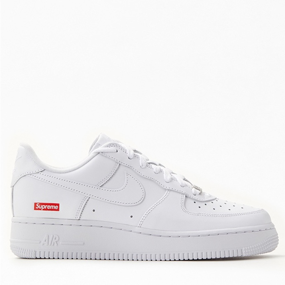 Supreme Air Force 1 low